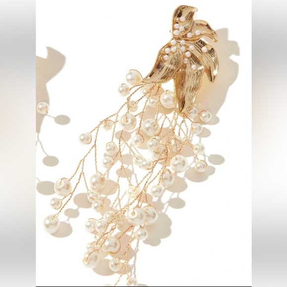 Zara Pearl Gold Leaf statement earrings - Picture 4 of 4